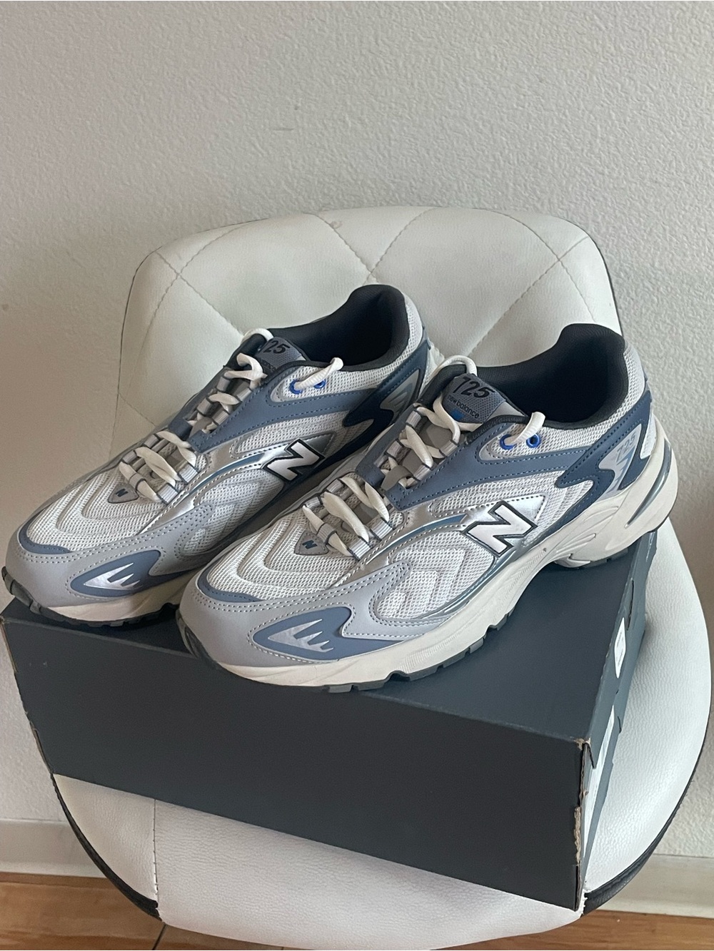 New Balance Men's White and Gray Athletic Sneakers